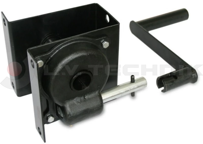 Winch with reduction gear