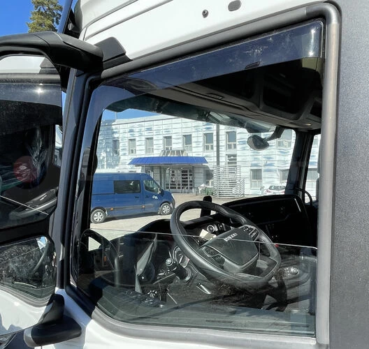 Sidewindow deflector Iveco
