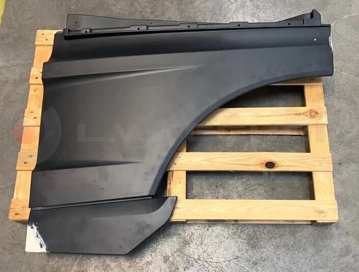 Mercedes MP4 door extension left